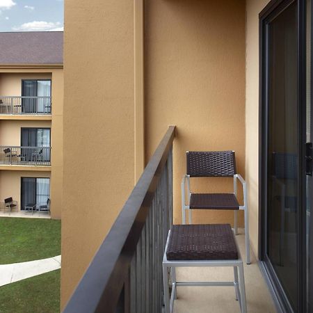 Courtyard By Marriott Фейетвилл Экстерьер фото