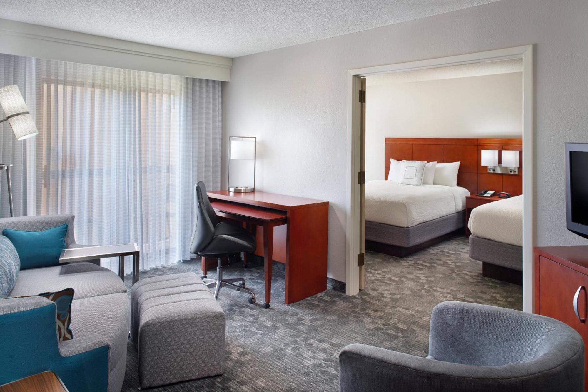 Courtyard By Marriott Фейетвилл Экстерьер фото