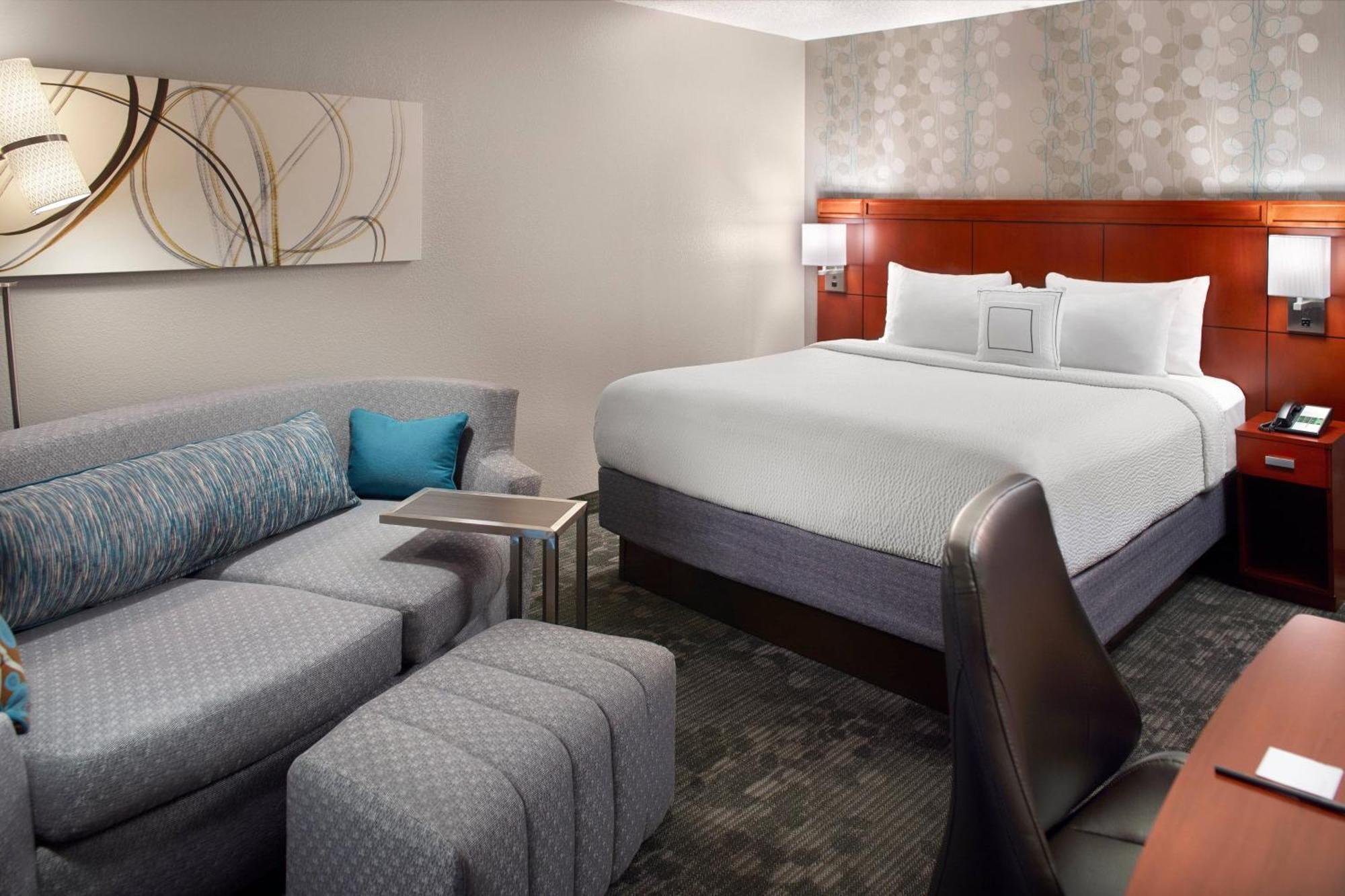 Courtyard By Marriott Фейетвилл Экстерьер фото
