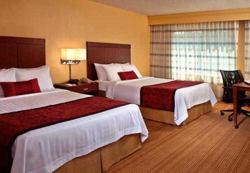 Courtyard By Marriott Фейетвилл Номер фото