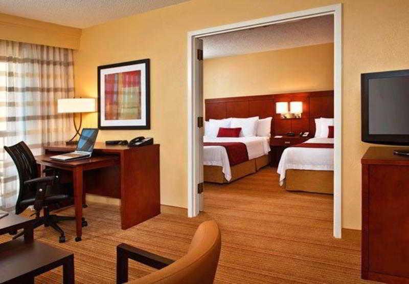 Courtyard By Marriott Фейетвилл Номер фото