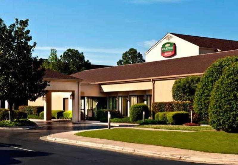 Courtyard By Marriott Фейетвилл Экстерьер фото