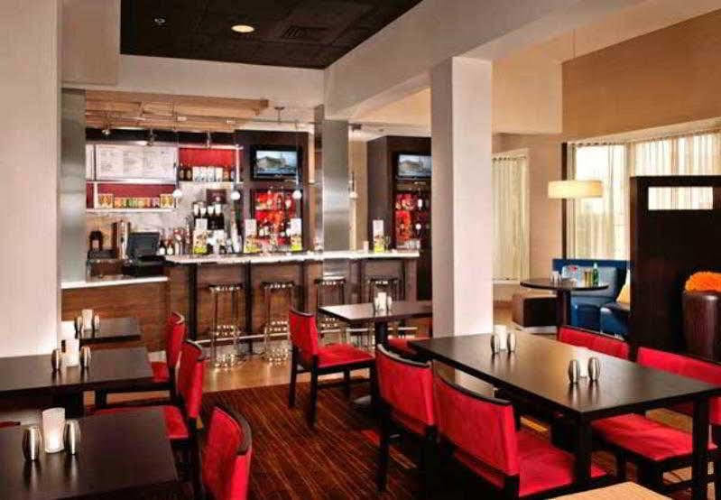 Courtyard By Marriott Фейетвилл Экстерьер фото