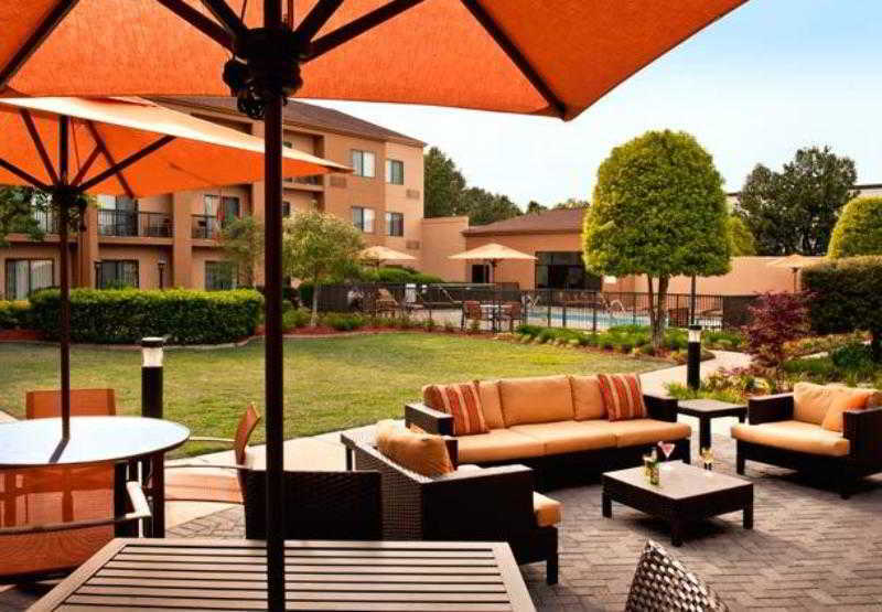 Courtyard By Marriott Фейетвилл Экстерьер фото
